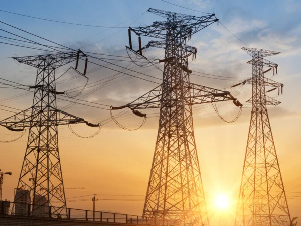 Ejecutan trabajos de modernización en red eléctrica