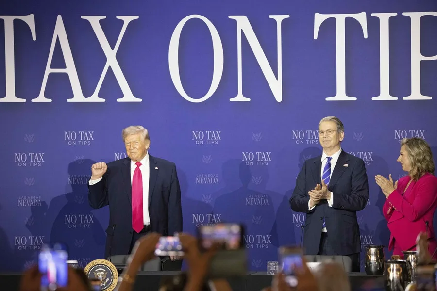 Trump promueve su política de eliminar impuestos