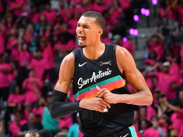 Wembanyama debuta con gran actuación en playoffs con Spurs