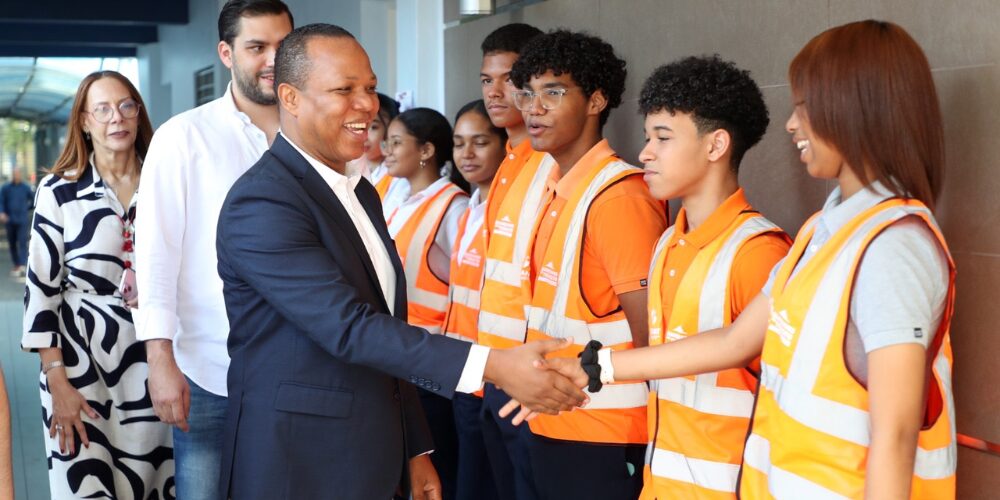 INTRANT certifica a 189 jóvenes como Guardianes del Tránsito