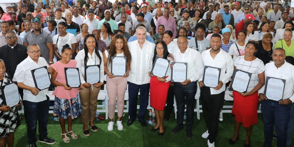 Abinader entregará títulos de propiedad este domingo en SD