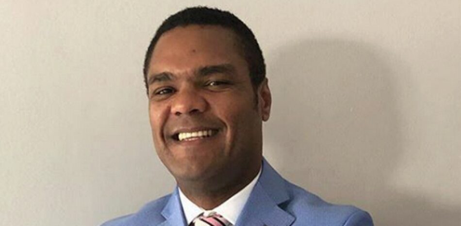 Exembajador Donni Santana continúa fuera de prisión