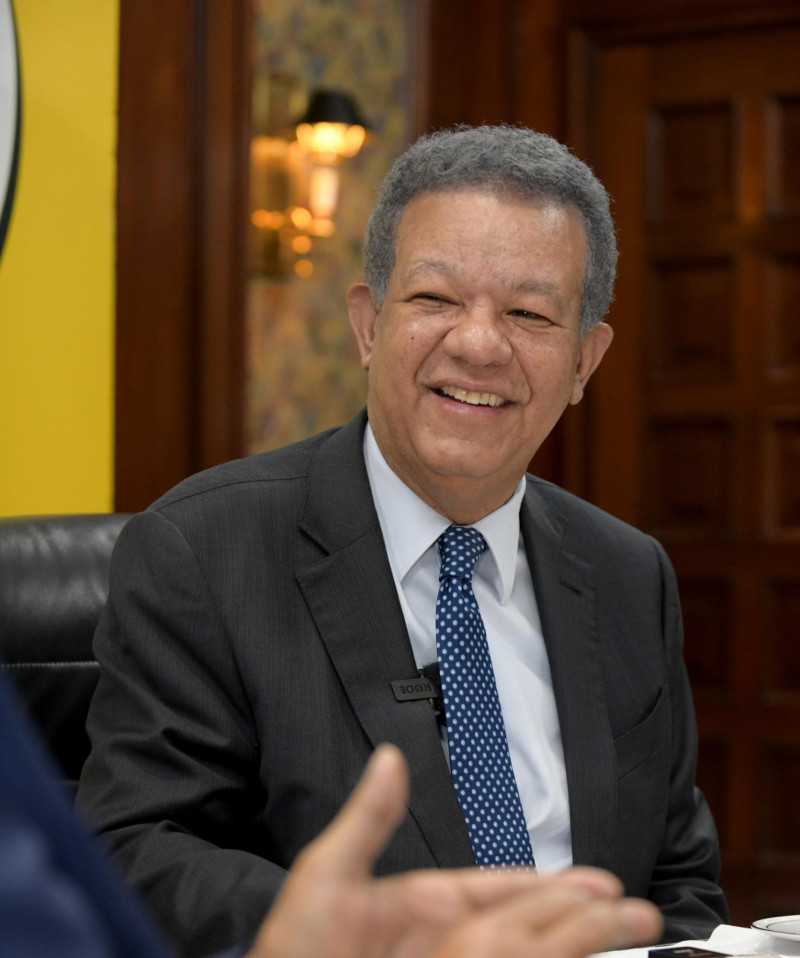 Leonel Fernández plantea fortalecer educación superior y rechaza su fusión con Educación