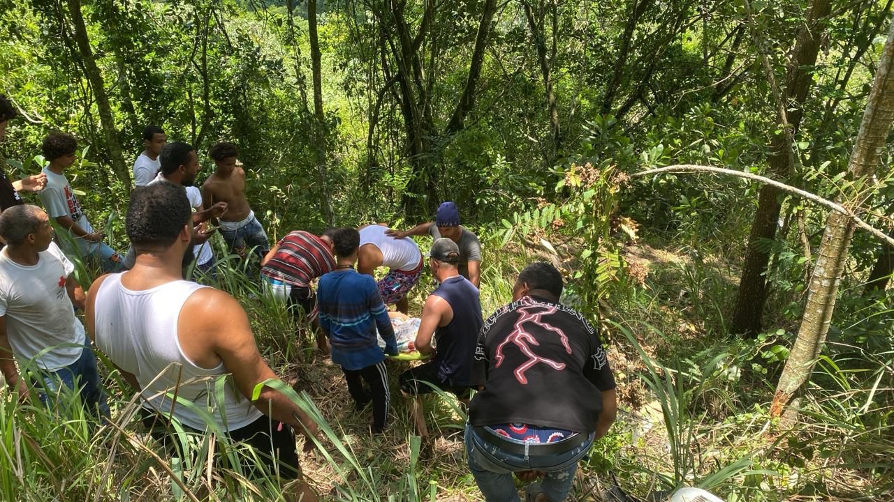 Dos fallecidos y dos heridos tras grúa caer en precipicio en el puerto Jarabacoa - La Vega