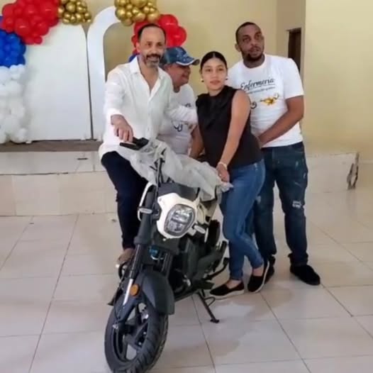 Diputado Robinson Santos celebra Día de las Enfermeras y de las Madres con entrega de premios y reconocimientos