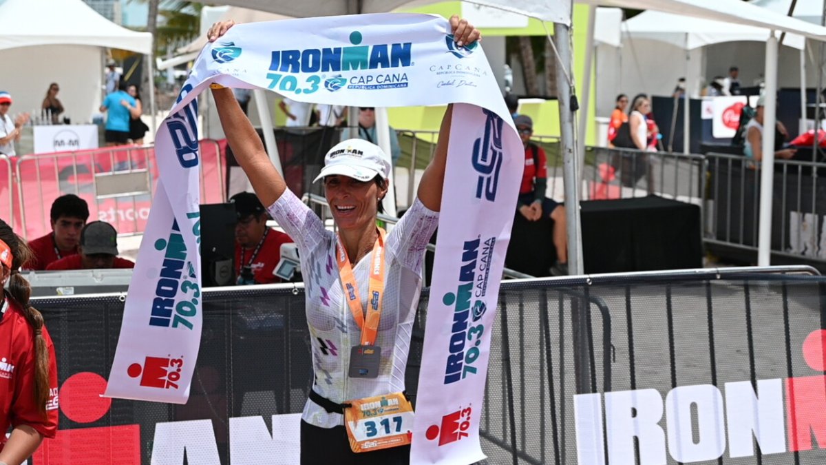 Dominicanos brillan en el Ironman 70.3 Cap Cana 2026
