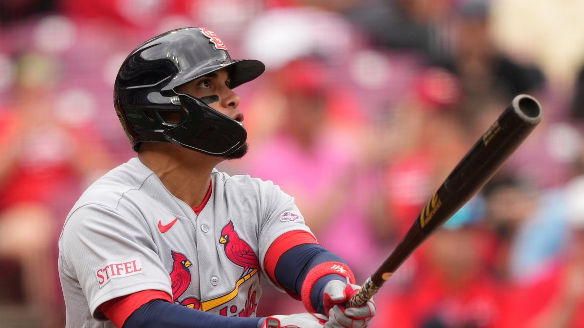 Bryan Torres debuta en Grandes Ligas con jonrón y los Cardenales aplastan 8-1 a los Rojos