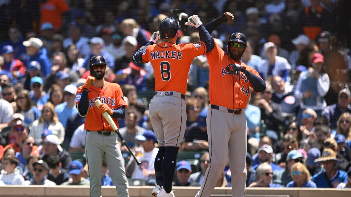 Astros pierden a Yordan Álvarez en pleno juego: sale en la sexta entrada por espasmos en la espalda