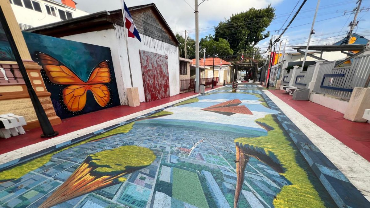 Crónica desde el suelo que engaña a los ojos: mi viaje a la calle 3D de asfalto que parece cobrar vida en el corazón de Moca