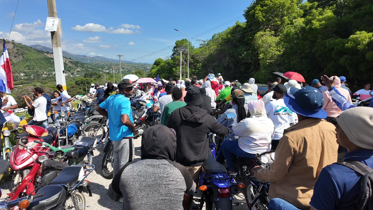 Multitud marcha contra minería en presa de Sabaneta