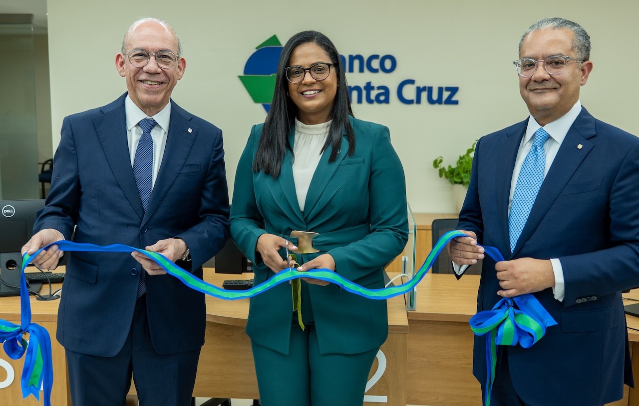 Banco Santa Cruz realiza acto de bendición de centro de negocios en Mao, Valverde