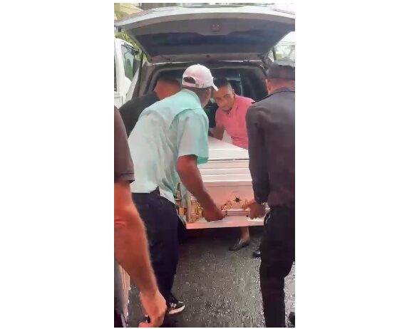 Trasladan cuerpo de adolescente hallada sin vida; será velada este domingo en El Almirante