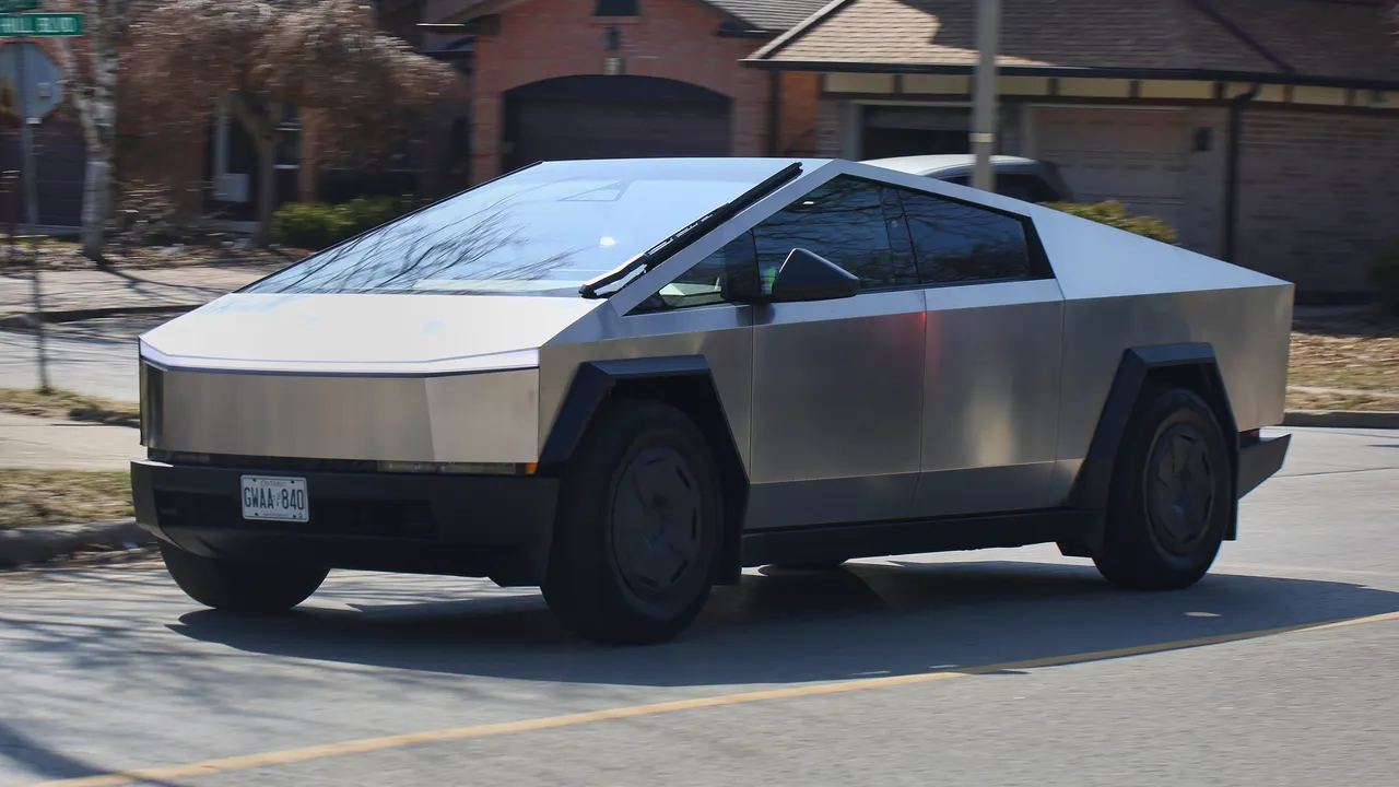 Tesla vuelve a revisar el Cybertruck por un posible riesgo en las ruedas