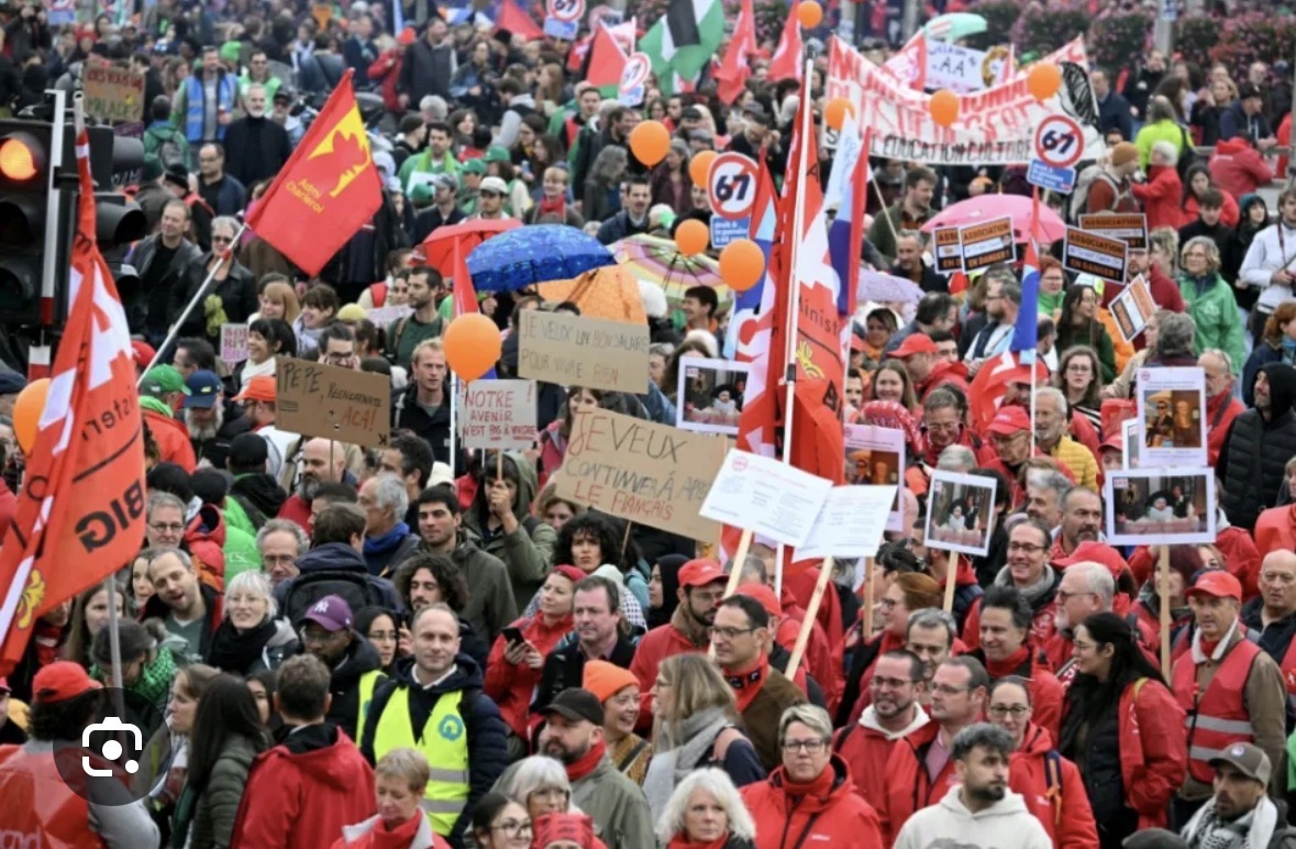 Miles de personas participan en las marchas por el Día del Trabajo en Bruselas