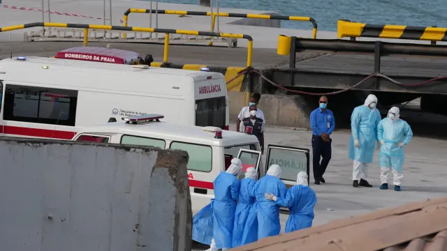 Tres casos sospechosos de hantavirus han sido evacuados del crucero y van a Países Bajos