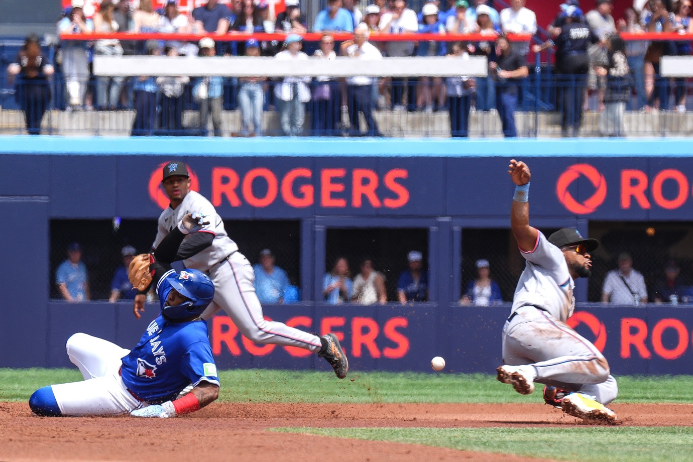 Julio Rodríguez dispara el décimo jonrón; Vladimir Guerrero Jr. retorna con dos hits