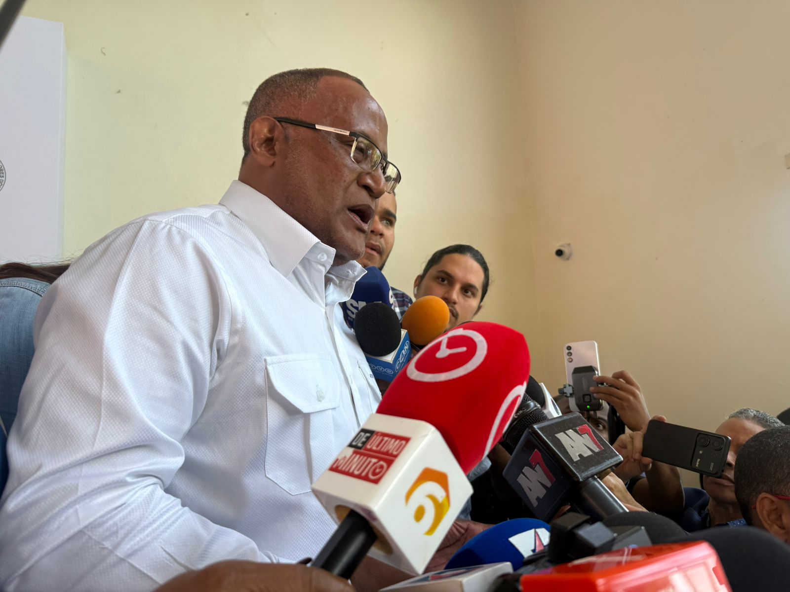 Sindicalistas presionan al Congreso para preservar cesantía
