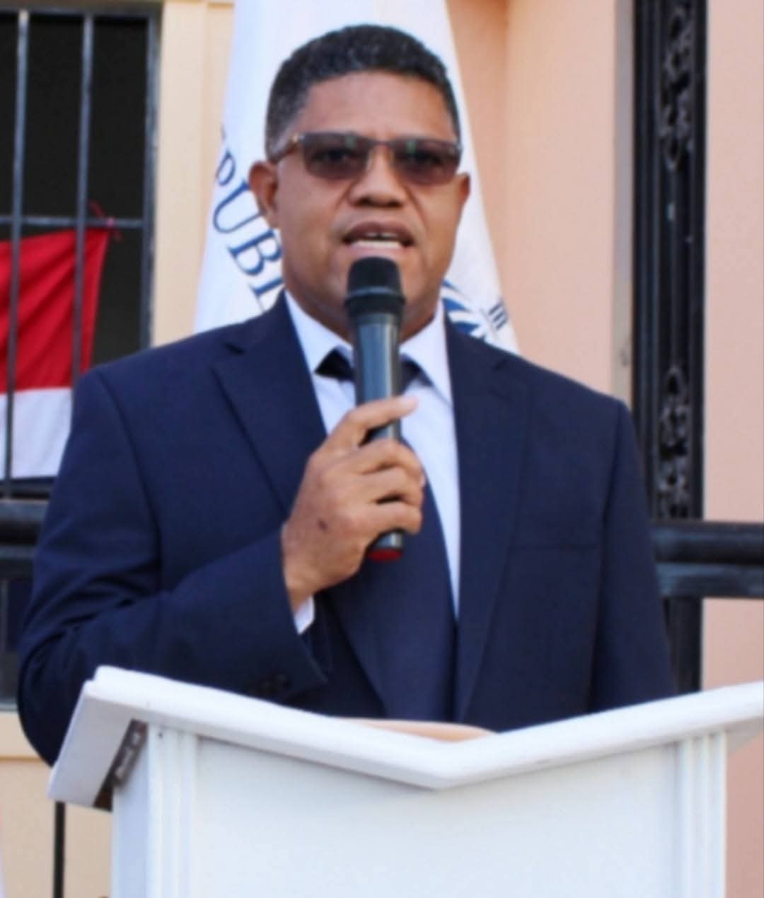 Director del Distrito Educativo 03-01 solicita