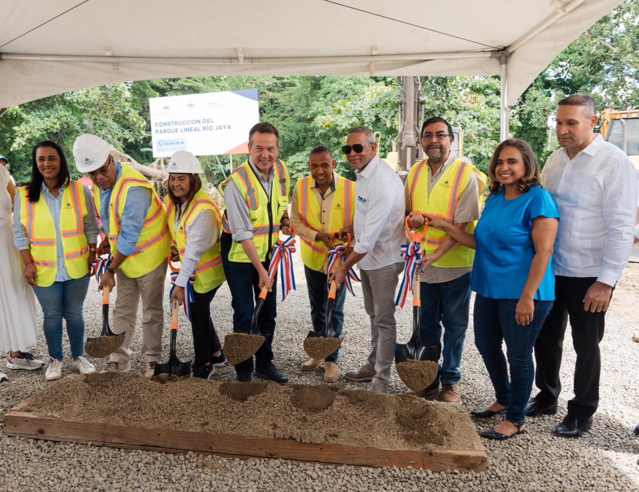 Ito Bisonó inicia construcción del Parque Lineal Río Jaya, en San Francisco de Macorís