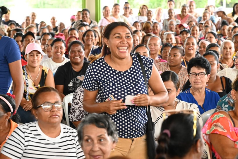 Madres de la provincia Duarte reciben regalos en “Madres que Sostienen”