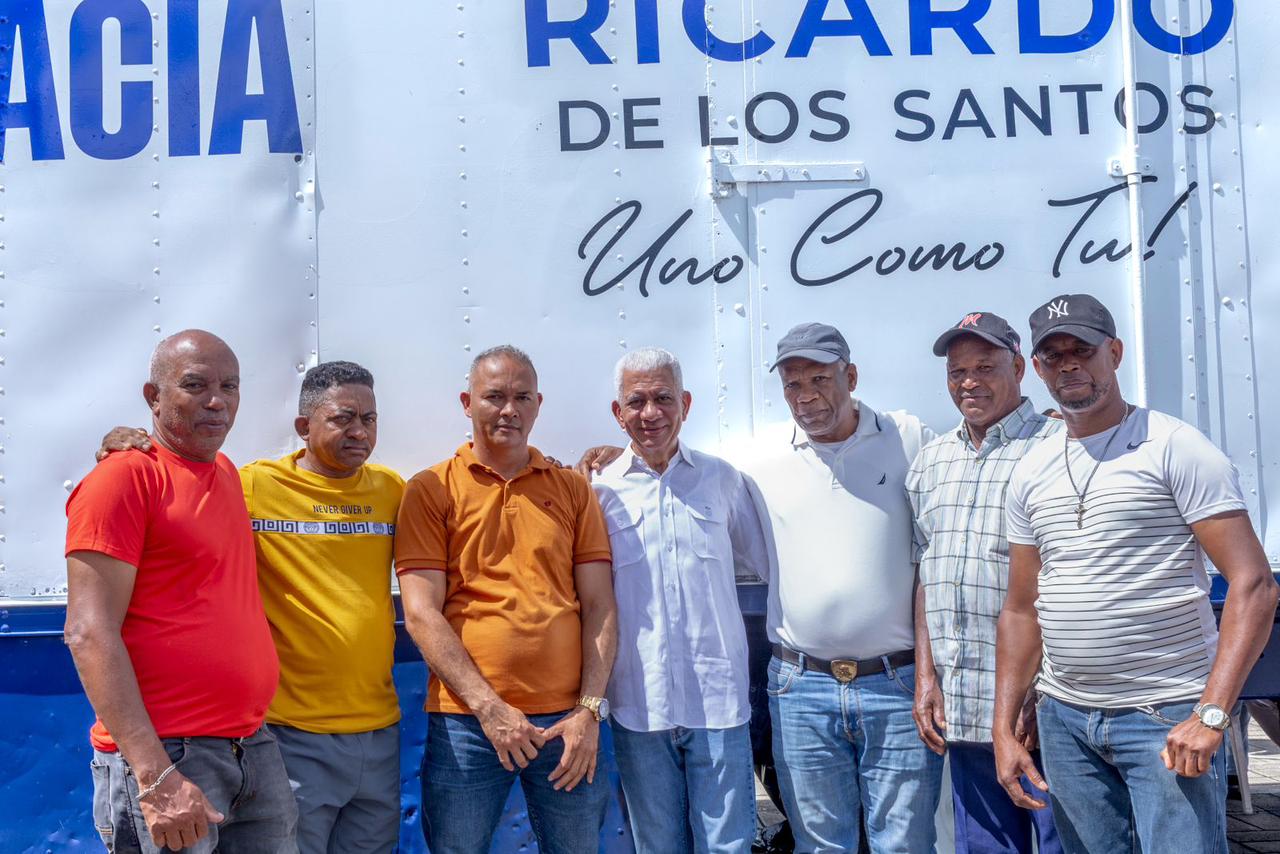 Senador Ricardo de los Santos realiza operativo médico