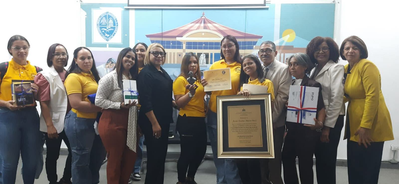 Estudiantes de PREPARA de Azua obtienen primeros lugares en Concurso Nacional de Poesía y Décima