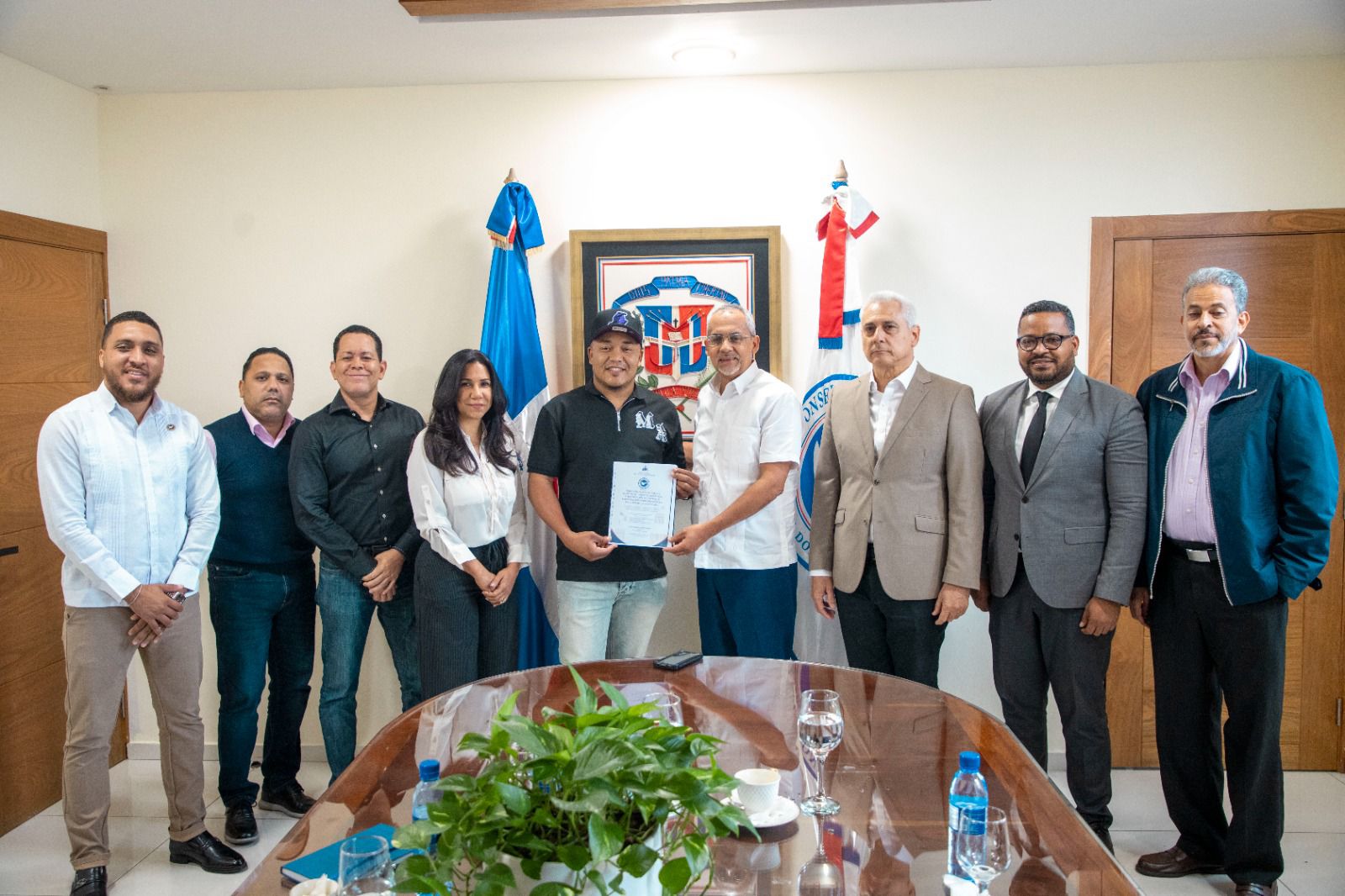 El Consejo Nacional de Drogas entrega protocolo de atención y rehabilitación a la fundación El Africano con mi Barrio