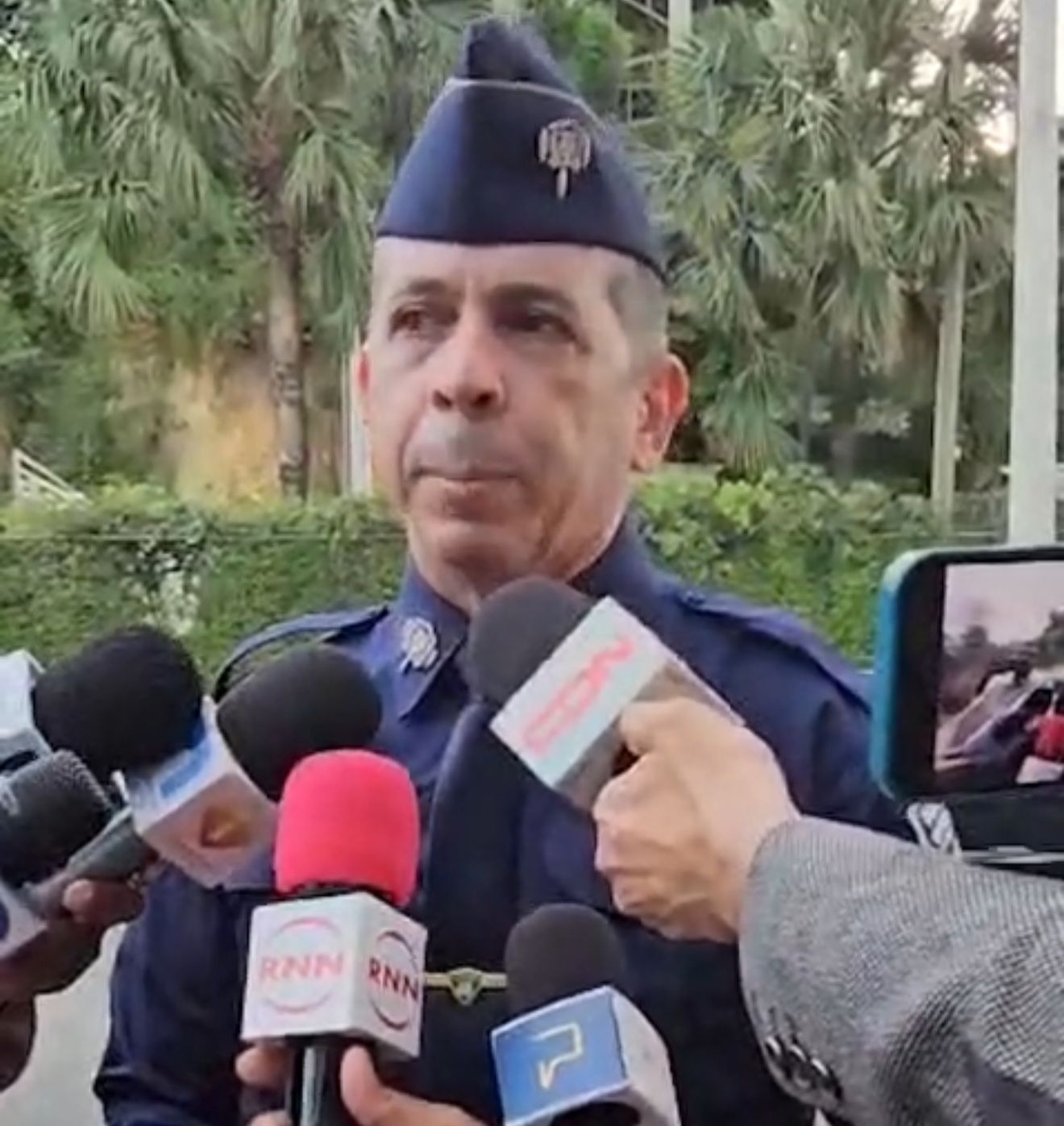 Policía arresta hombre luego de atrincherarse en el Puente Juan Bosch luego de presunto robo en Maquiteria