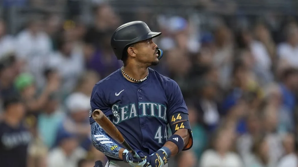 Julio Rodríguez guía récord de Seattle y Rafael Devers castiga a Roki Sasaki