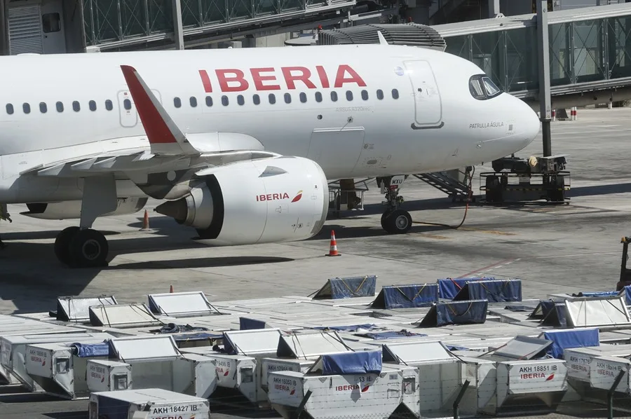 Iberia activa plan por impacto del alza de combustible