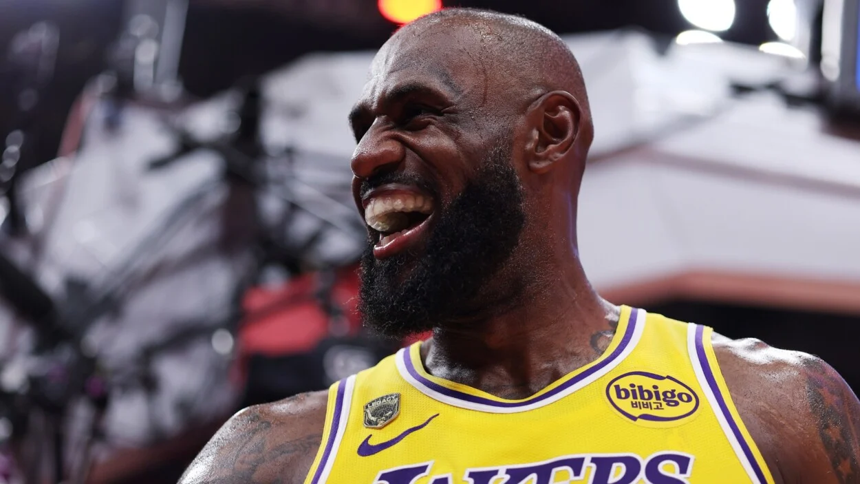 Lebron se comporta como rey y guía a Lakers a segunda ronda