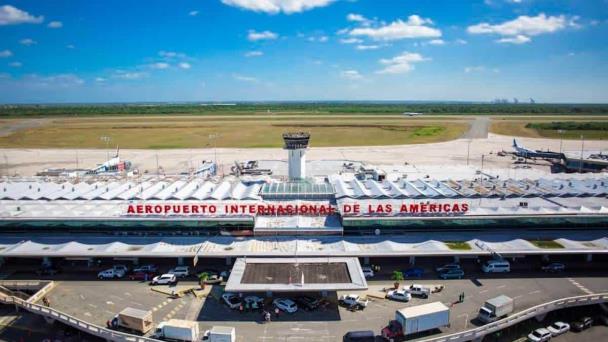 Pasajeros denuncian retrasos y fallas en inspección de equipajes en el AILA