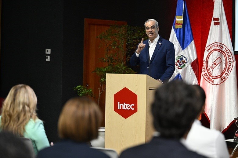 Abinader anuncia en Intec la reducción de la pobreza al 15.3% y favorece la eliminación del anticipo a mipymes