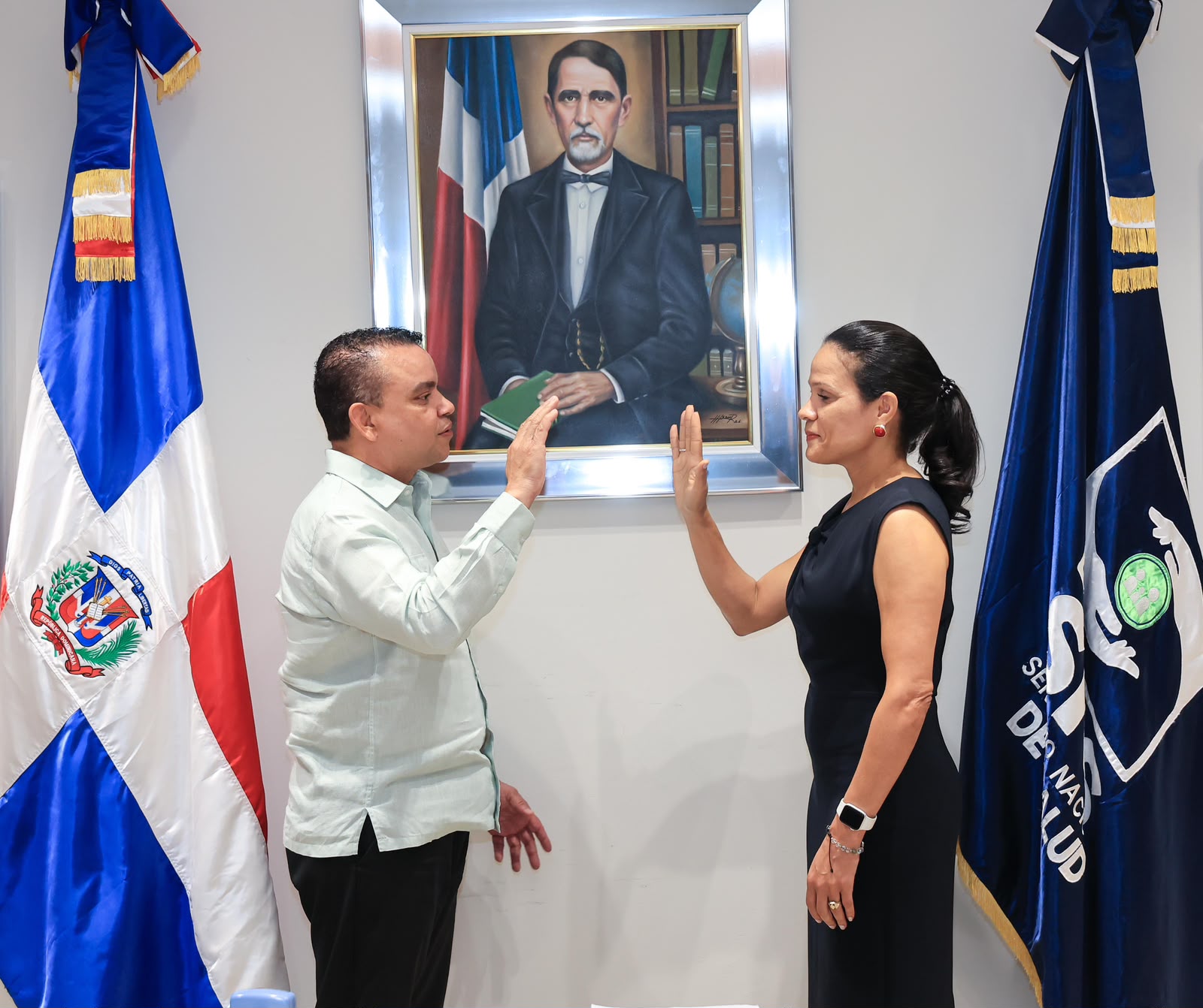 Juramentan directora hospital Dra. Evangelina Rodríguez