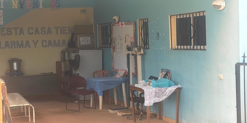 Pacientes de Las Galeras reciben atención en marquesina