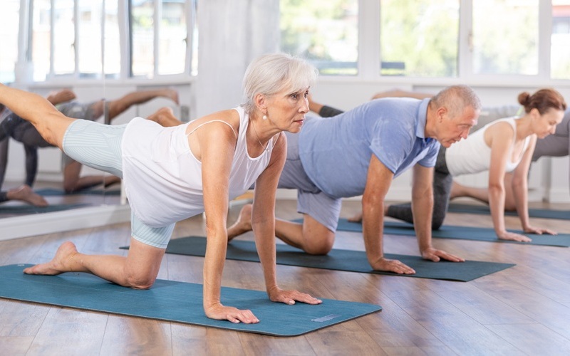 Yoga y deportes de bajo impacto a los 65