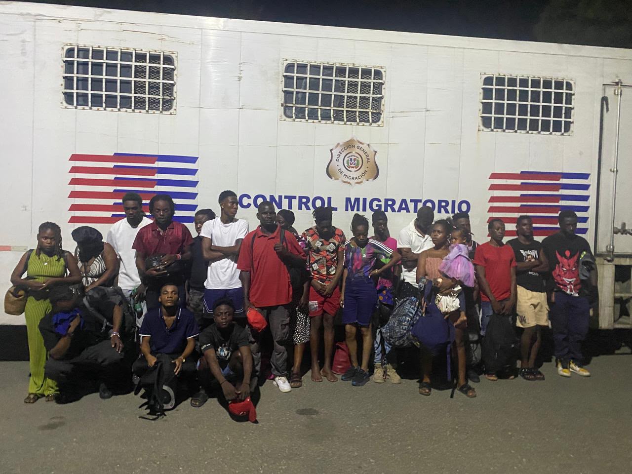 Detienen empleados de Migración por tráfico de haitianos
