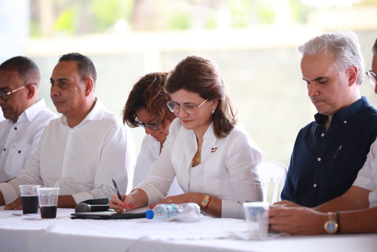 Raquel anuncia avances en titulación reafirma apoyo
