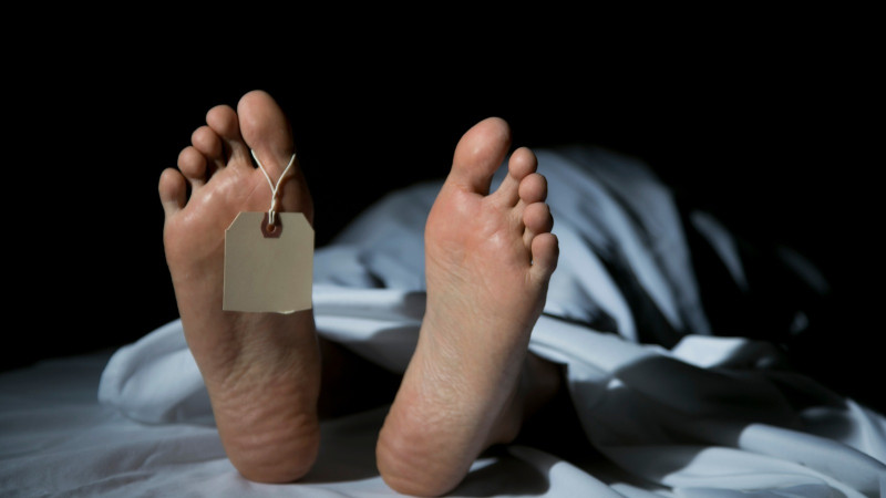 Hombre muere al caer de sexto piso mientras instalaba aire