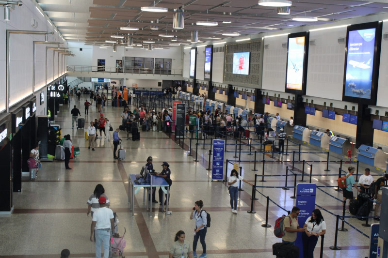 Venezolanos buscan rutas alternas para regresar