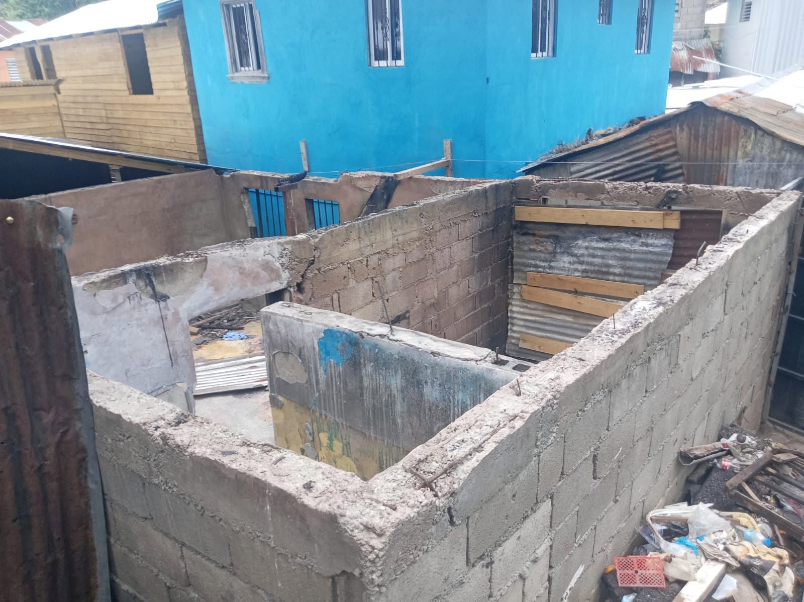 Familias de Salsipuedes exigen concluir reconstrucción de viviendas afectadas por incendio