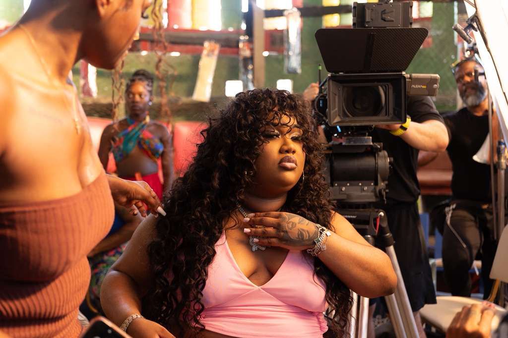 Rapera dominico estadounidense La Biggie se posiciona No. 1 en Monitor Latino