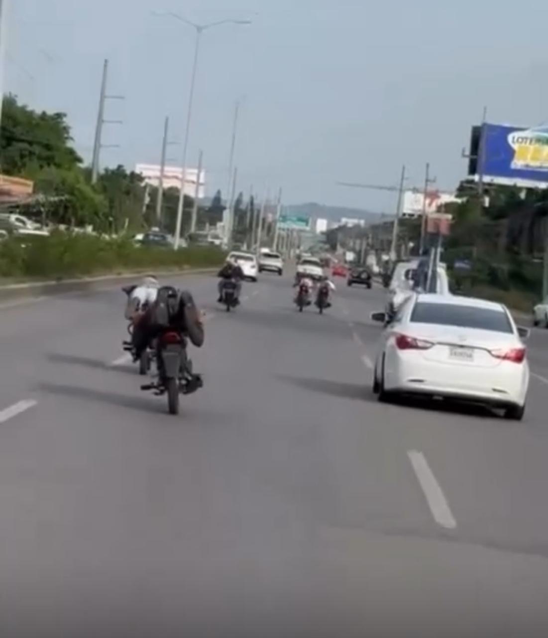 Carreras clandestinas desafían a las autoridades y...
