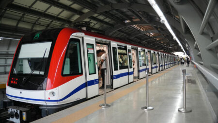 Mujer protagoniza incidente en Metro de SD y suspenden servicio