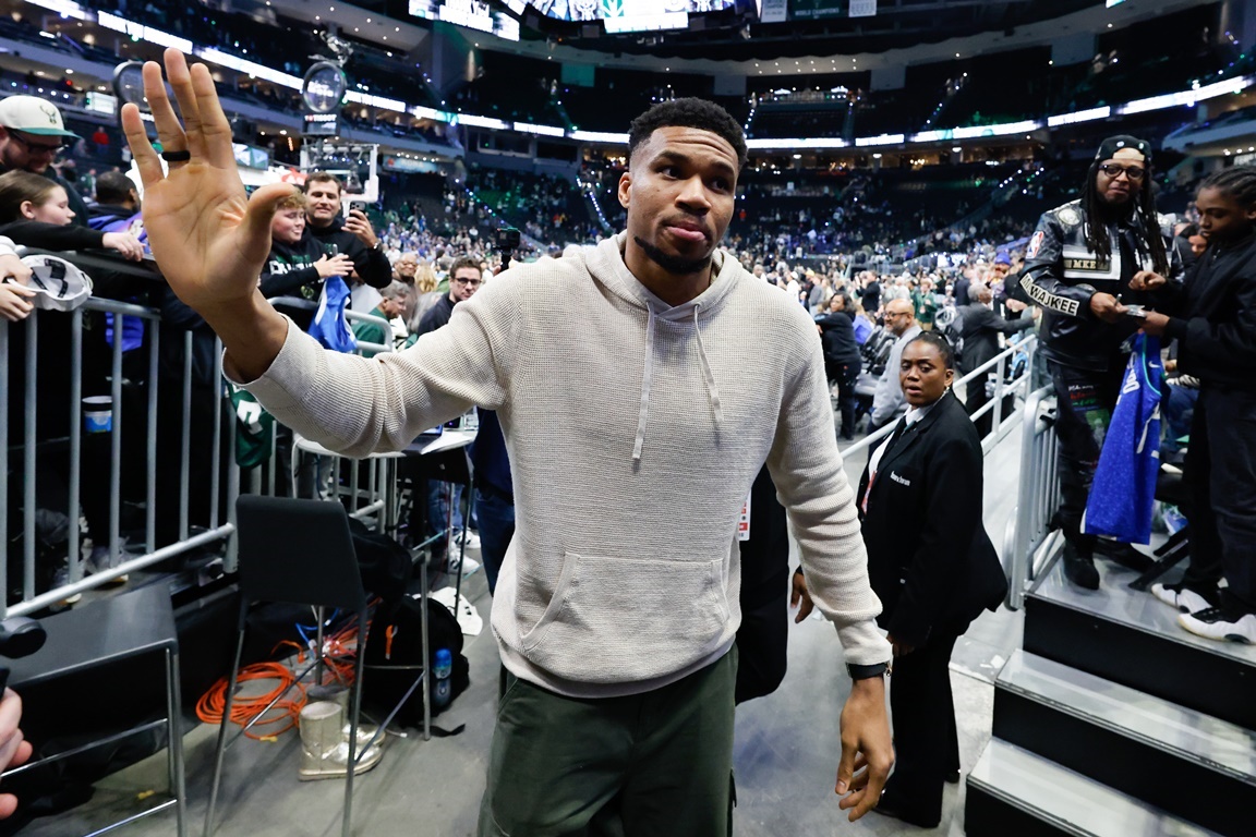 Bucks deben averiguar cómo seguir adelante sin Antetokounmpo