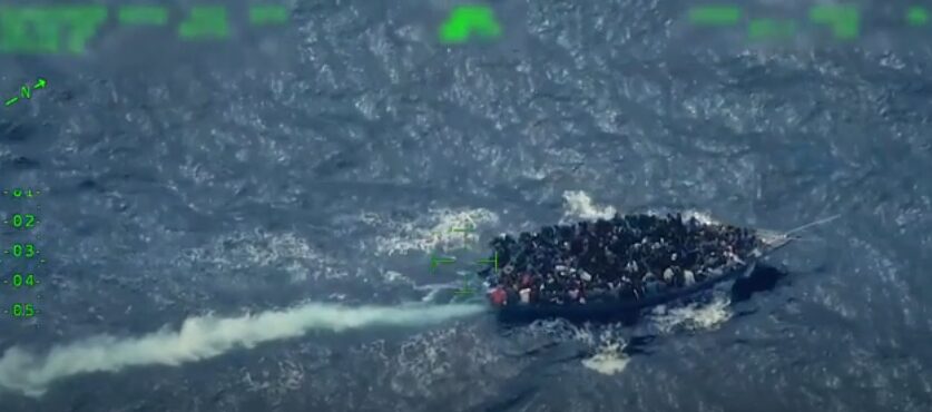 Estados Unidos interceptó un barco con 240 migrantes