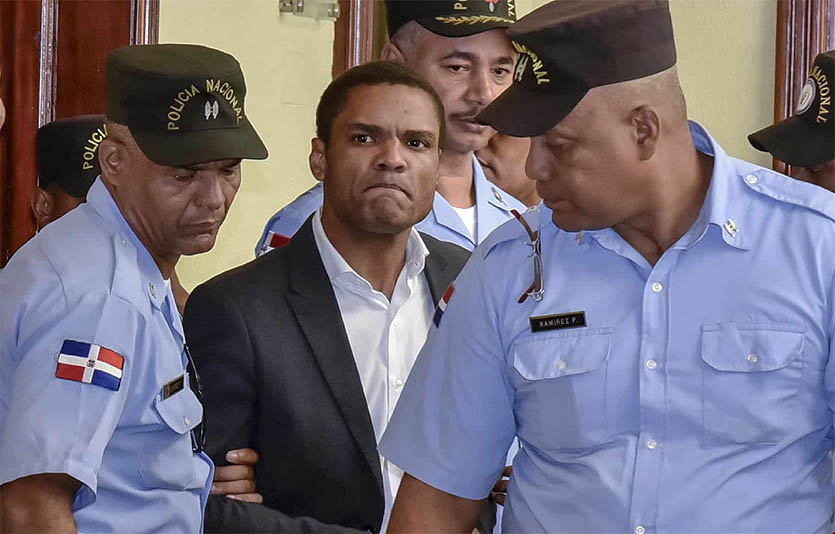 Ex embajador condenado a 20 años por violar hijastra está en libertad