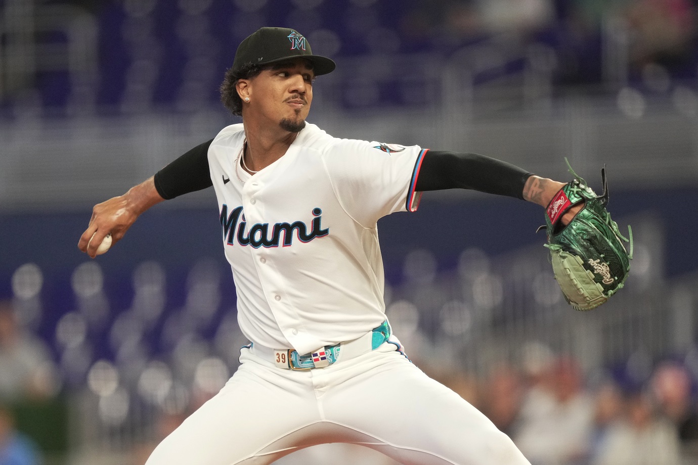 Eury Pérez regresa con todo y guía a Miami a su 16ta. victoria en junio, la mayor cantidad en MLB