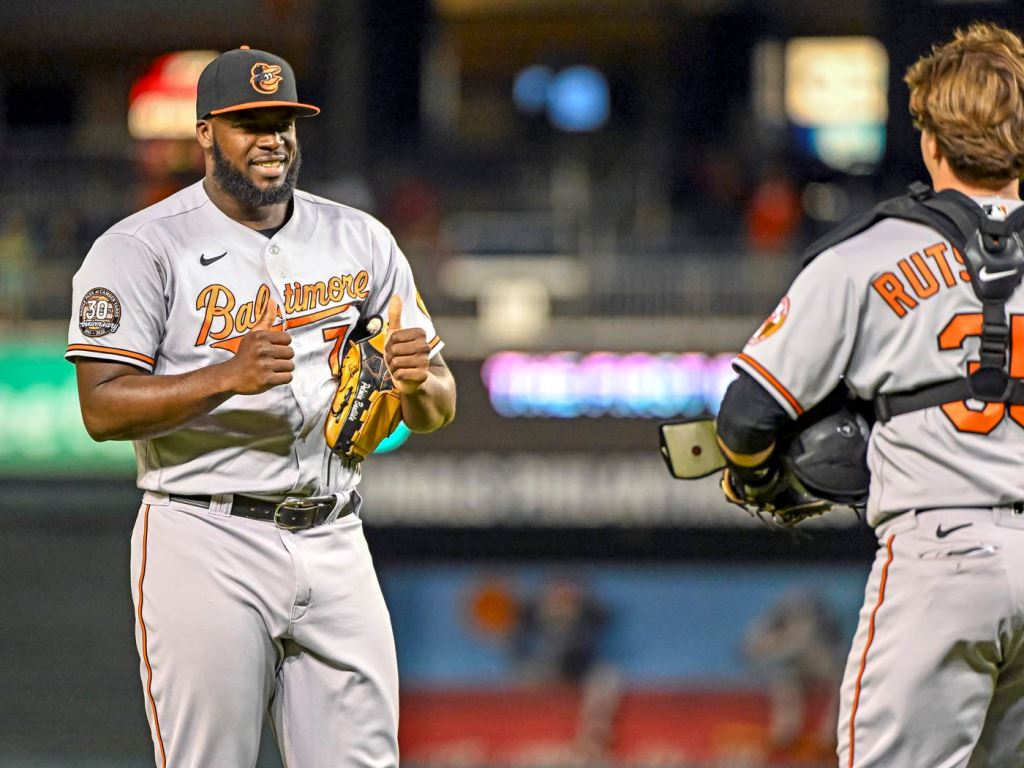 Félix Bautista empieza a rehabilitarse de la lesión; realiza hoy su primer bullpen