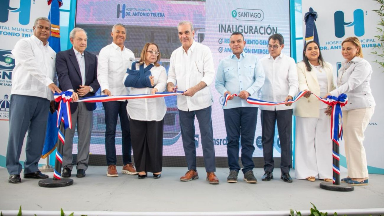 Abinader entrega el remozado hospital Antonio Trueba